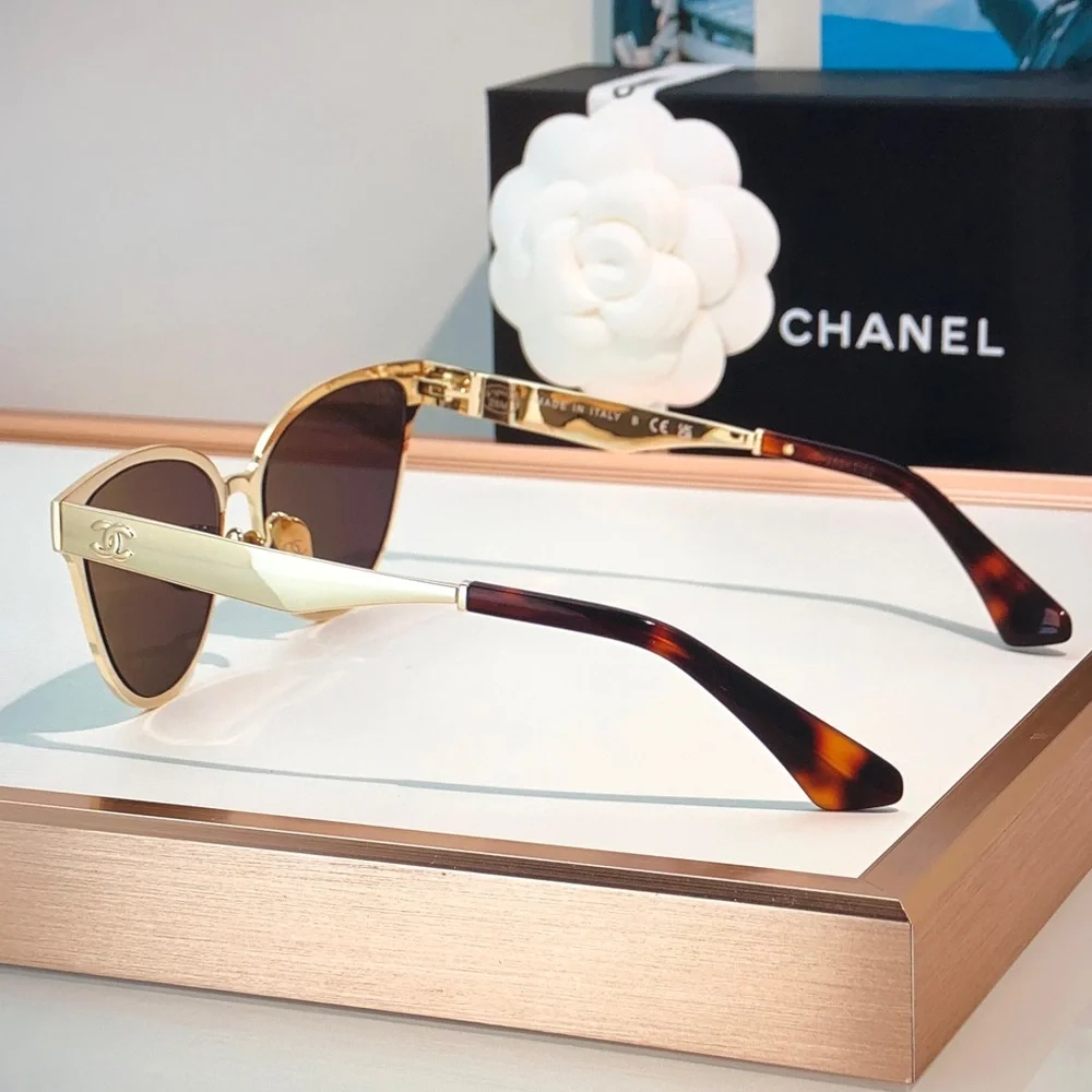 💕AUTH💕 CHANEL Gold Cat-Eye Sunglasses with Dark Lenses